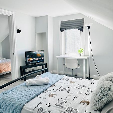 Cozy 2Br House Near Centre With Patio, Bbq, Backyard, And Netflix Appartement Peterborough Buitenkant foto