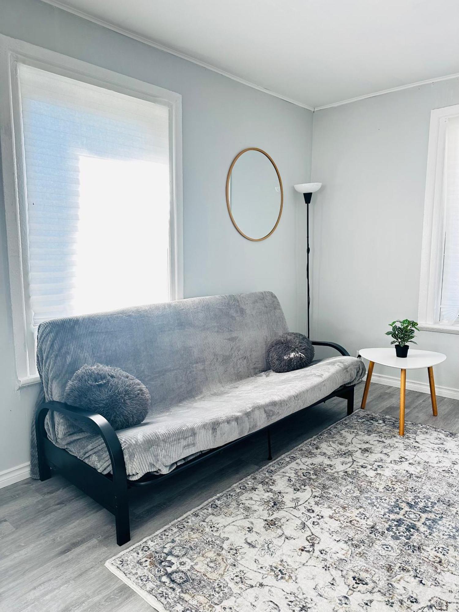 Cozy 2Br House Near Centre With Patio, Bbq, Backyard, And Netflix Appartement Peterborough Buitenkant foto