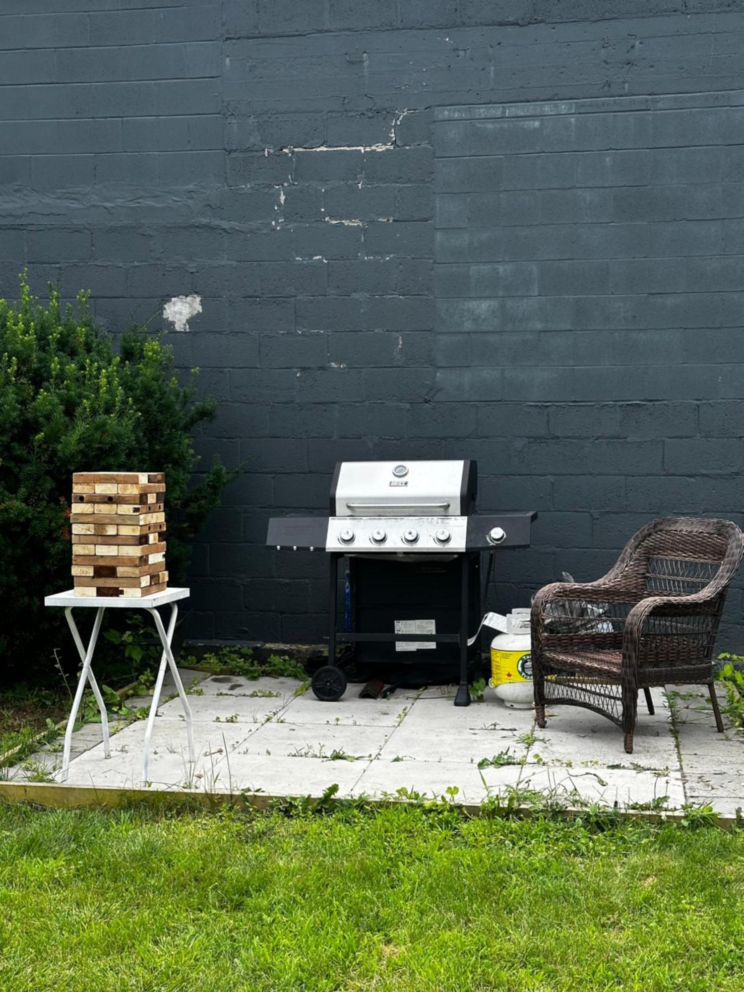 Cozy 2Br House Near Centre With Patio, Bbq, Backyard, And Netflix Appartement Peterborough Buitenkant foto