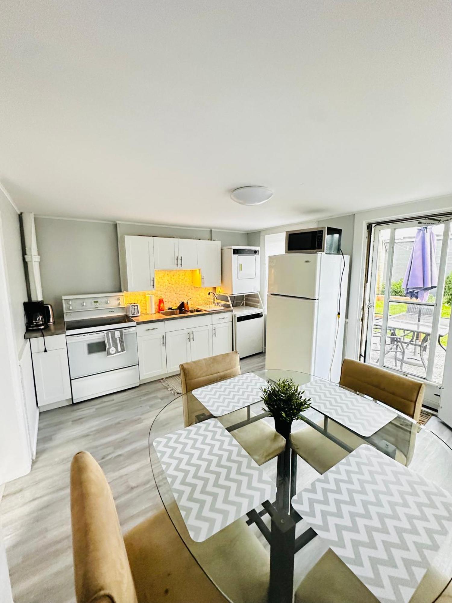 Cozy 2Br House Near Centre With Patio, Bbq, Backyard, And Netflix Appartement Peterborough Buitenkant foto
