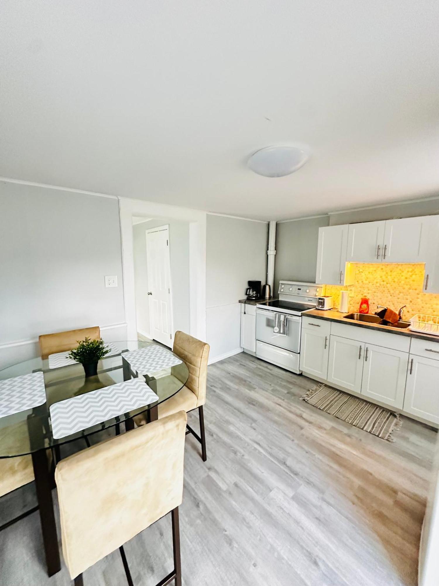 Cozy 2Br House Near Centre With Patio, Bbq, Backyard, And Netflix Appartement Peterborough Buitenkant foto