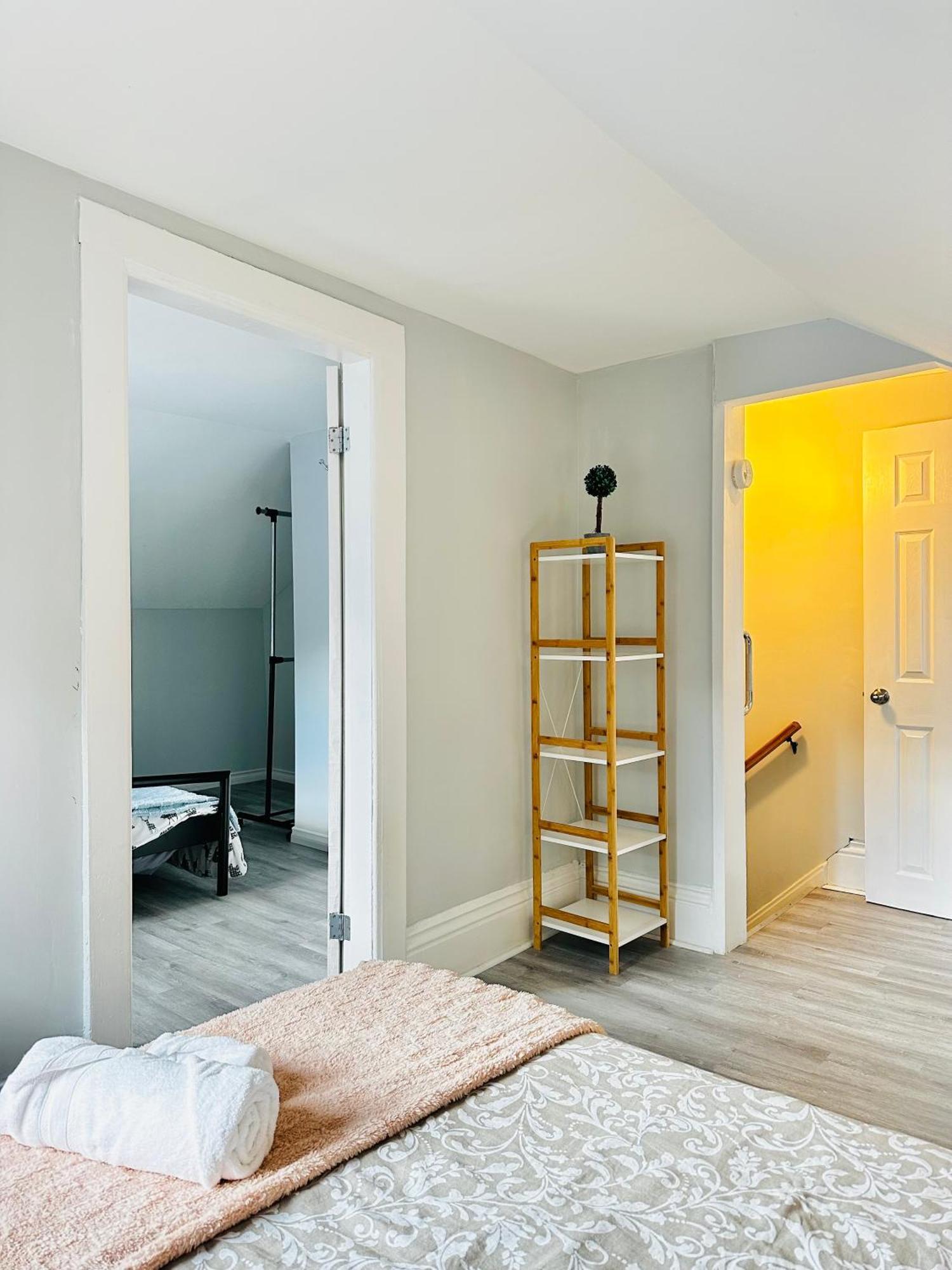 Cozy 2Br House Near Centre With Patio, Bbq, Backyard, And Netflix Appartement Peterborough Buitenkant foto