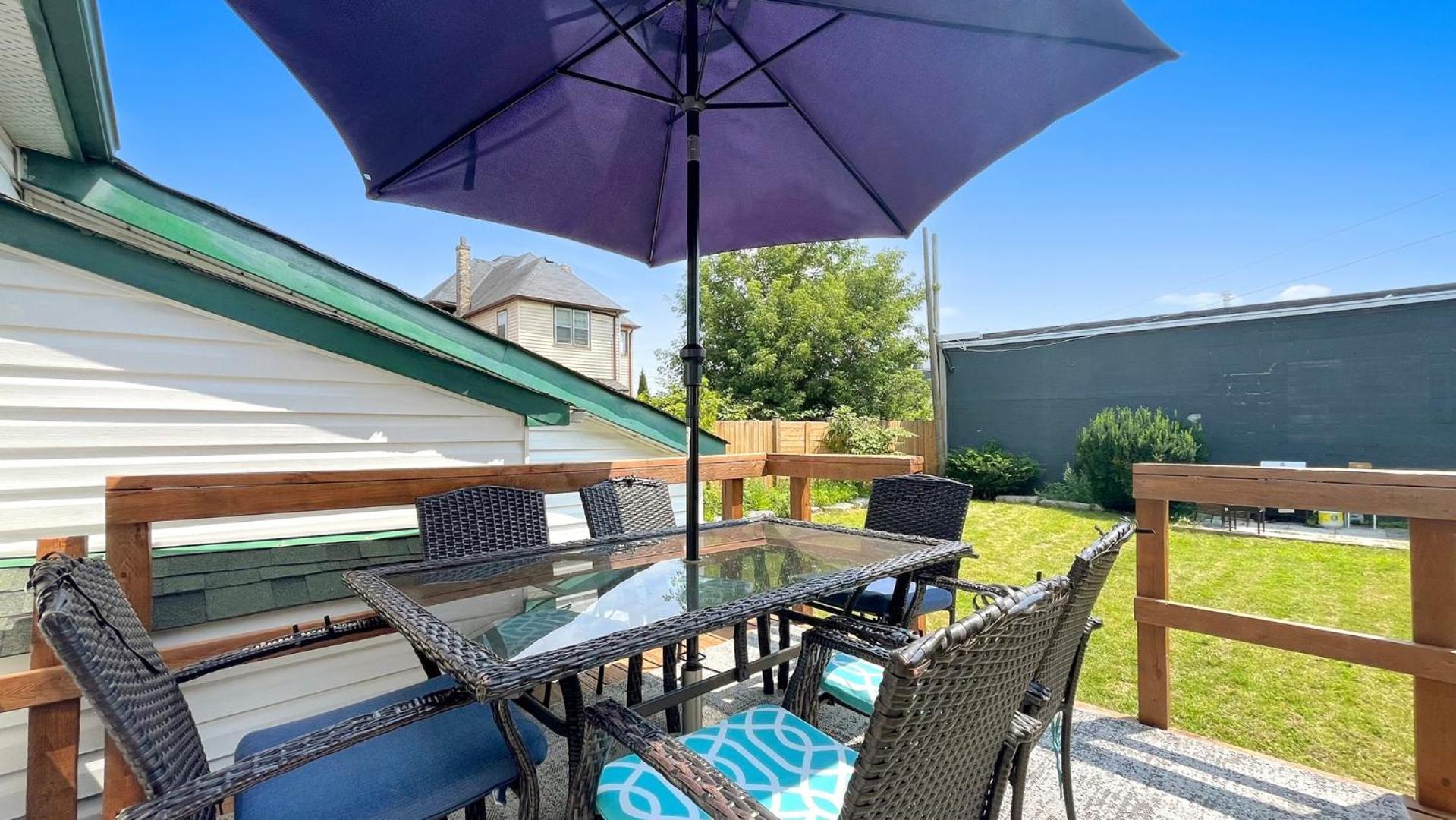 Cozy 2Br House Near Centre With Patio, Bbq, Backyard, And Netflix Appartement Peterborough Buitenkant foto