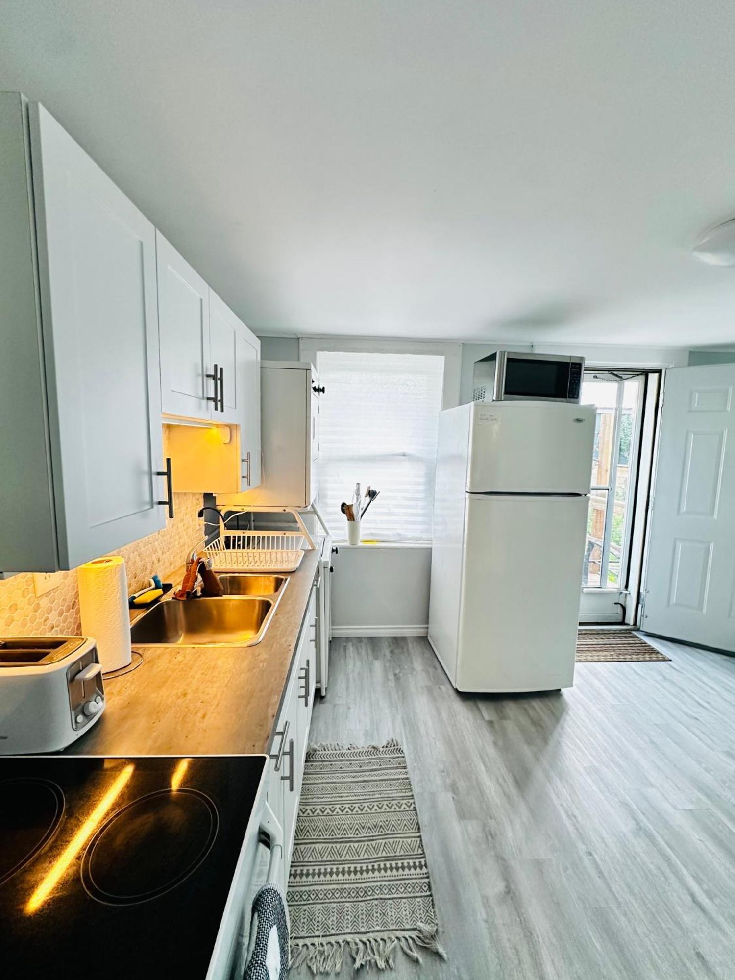 Cozy 2Br House Near Centre With Patio, Bbq, Backyard, And Netflix Appartement Peterborough Buitenkant foto